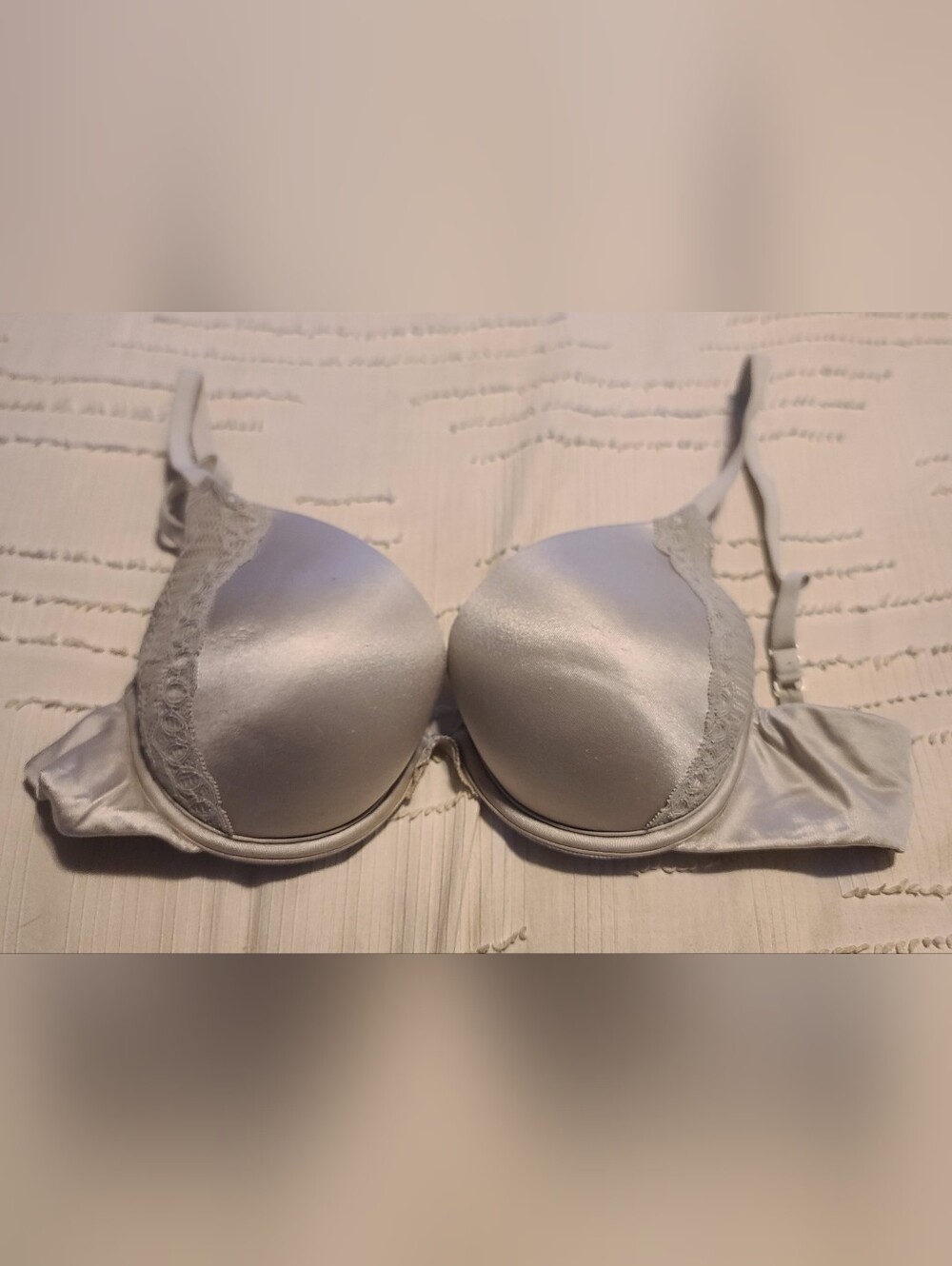 Maidenform White Padded 34B Bra